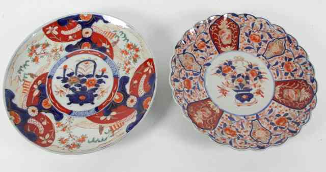 Appraisal: A Japanese Imari plate with scalloped border cm diameter and