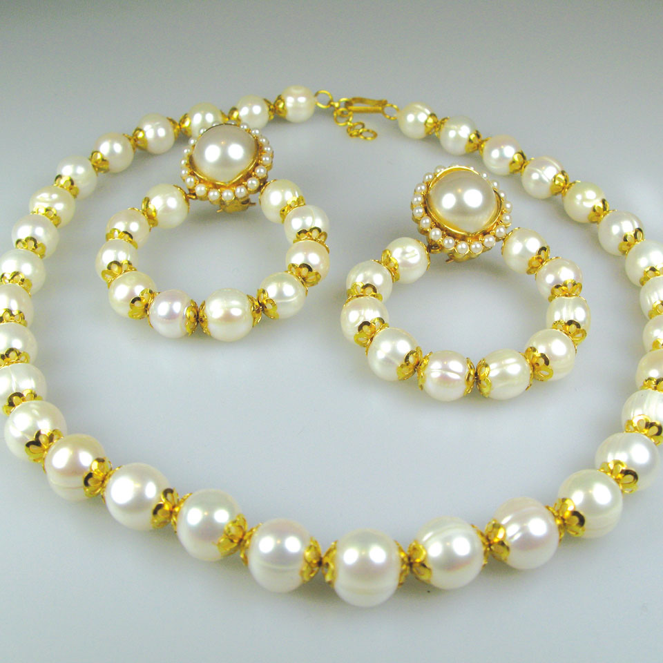 Appraisal: k yellow gold and freshwater pearl necklace earring suite length