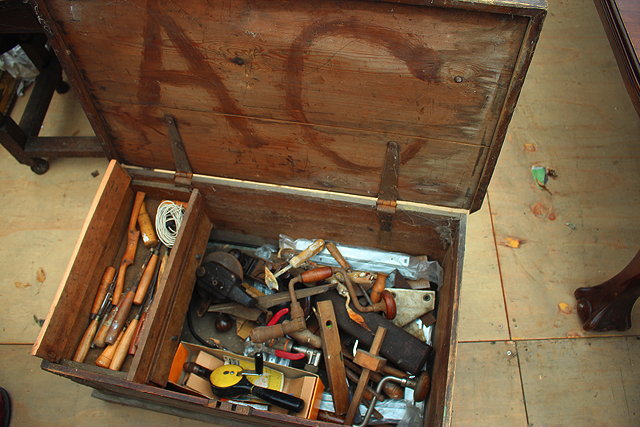 Appraisal: AN OLD TOOL CHEST with various chisels and tools cm