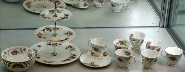 Appraisal: A Royal Doulton 'Tranquility' Pattern dinner service for six