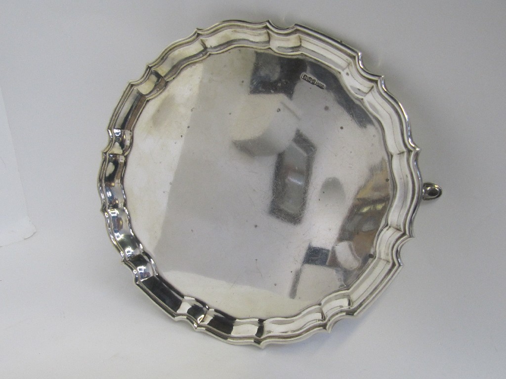 Appraisal: A silver salver Sheffield