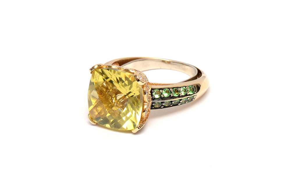 Appraisal: LEMON QUARTZ TSAVORITE DIAMOND RING K yellow gold ring centers