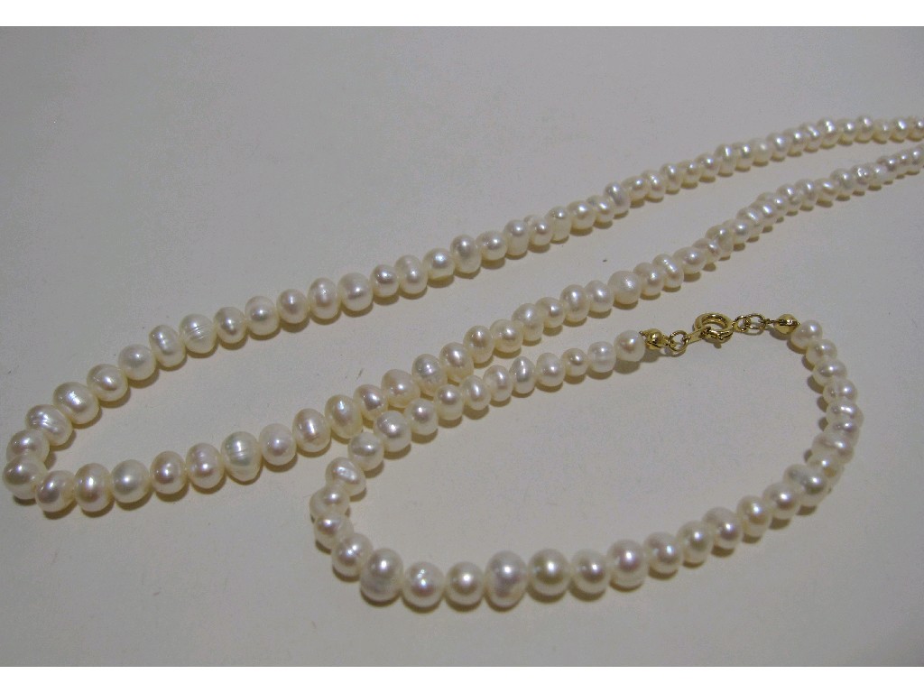 Appraisal: Cultured pearl necklace and matching bracelet