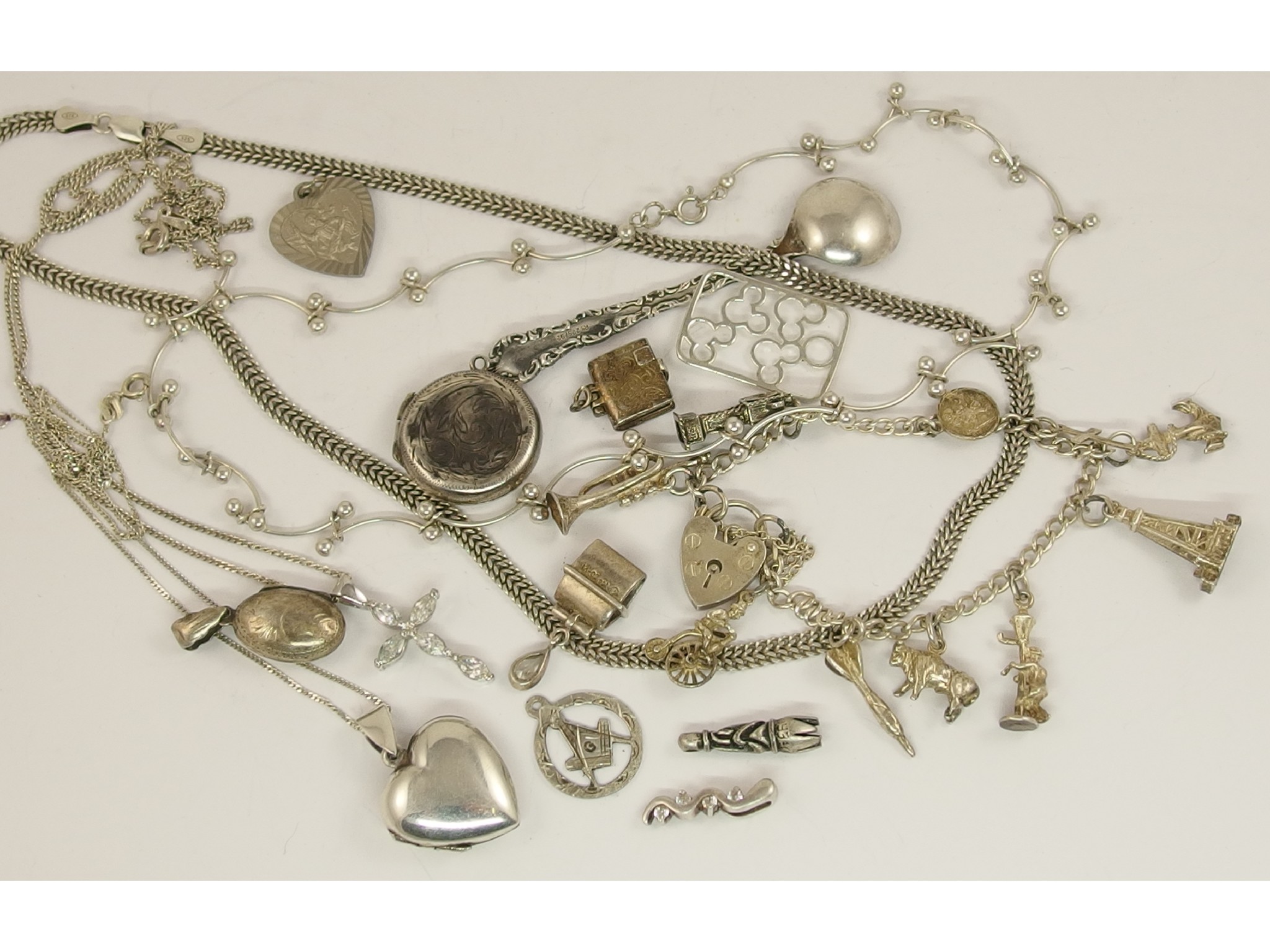 Appraisal: A collection of silver and white metal items to include