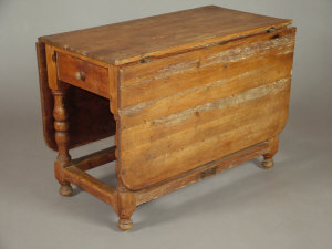 Appraisal: A pine gateleg table th century with end drawer upon