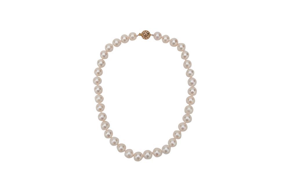 Appraisal: South Sea Pearl Necklace comprising pearls measuring approx - mm