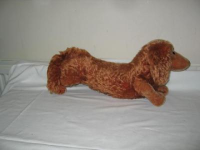 Appraisal: A Steiff sausage dog covered in brown plush with black