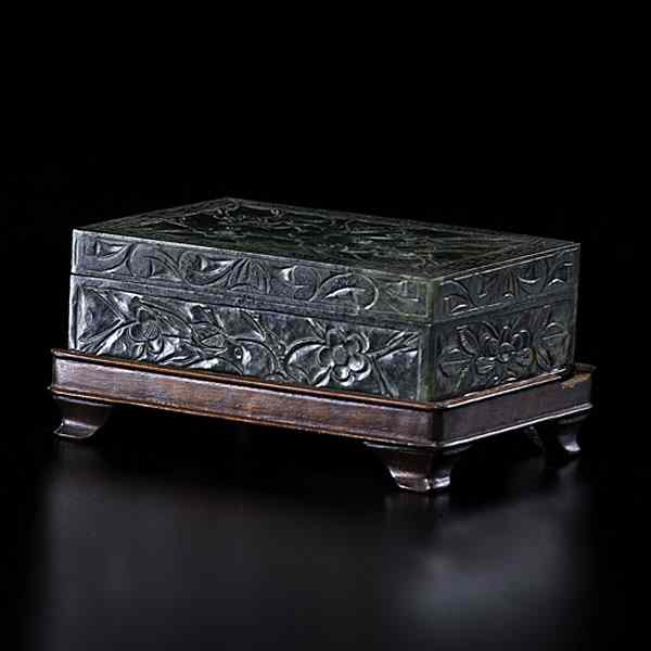 Appraisal: Spinach Jade Carved Box Chinese early th century A lidded