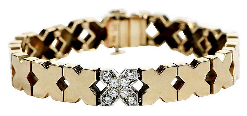 Appraisal: Hammerman Bros kt Diamond Bracelet X design links center with