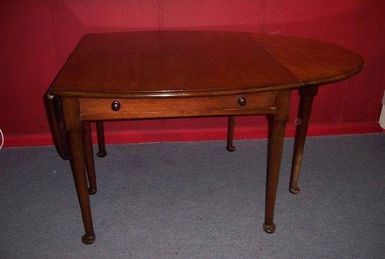 Appraisal: A George IV mahogany two-flap supper table fitted a drawer