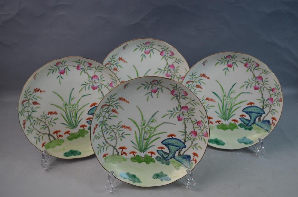 Appraisal: LOT OF CHINESE PORCELAIN POMEGRANATES PLATES Lot of Qing period