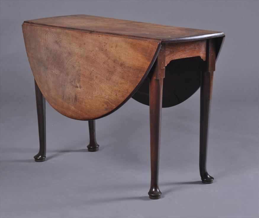 Appraisal: GEORGE II MAHOGANY GATE-LEG TABLE The top with shallow bowed