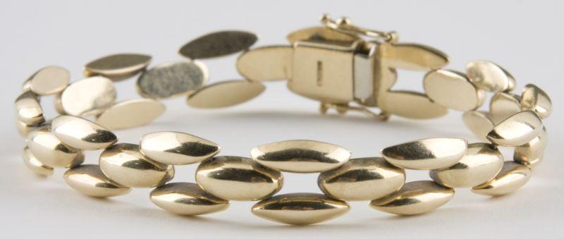 Appraisal: Gold Oval Link Bracelet Italian circa s of simple sleek