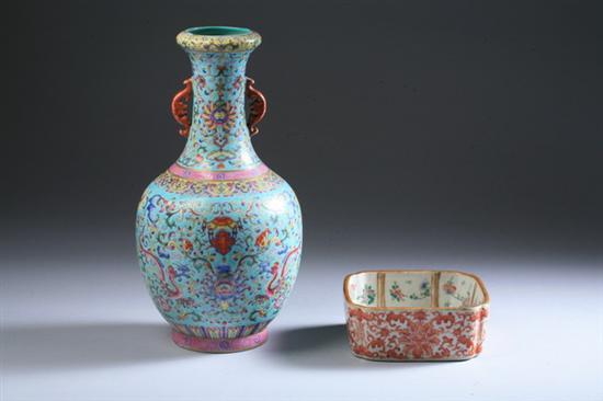 Appraisal: CHINESE FAMILLE ROSE PORCELAIN VASE Jiaqing six-character mark Republic period