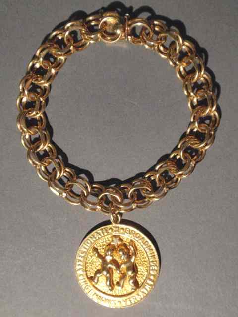 Appraisal: Bracelet k gold links with a Gemini zodiac charm Affectionate