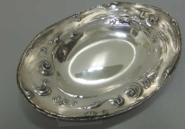 Appraisal: INTERNATIONAL SILVER CO MERIDEN CT Art Nouveau sterling silver bread