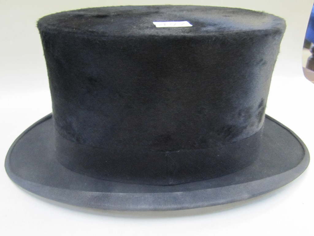 Appraisal: Top hat in leather box