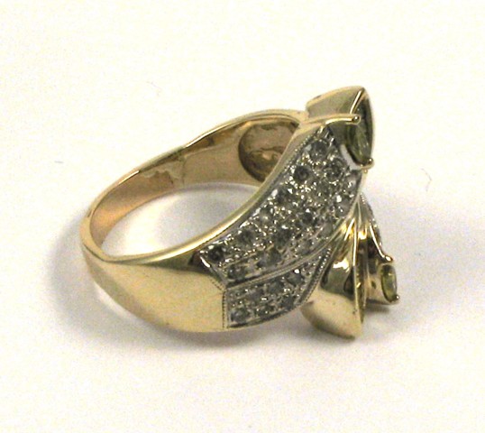 Appraisal: DIAMOND AND FOURTEEN KARAT GOLD RING The set yellow and