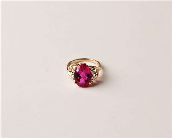 Appraisal: k Ring with Large Pink Oval Shaped Synthetic Sapphire with