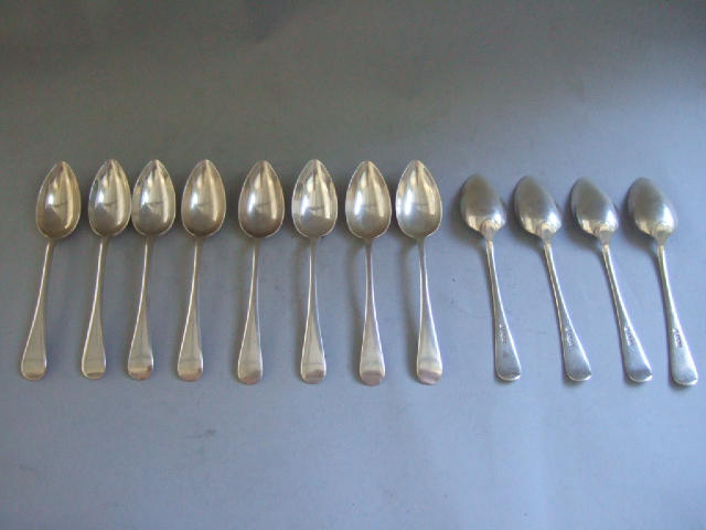 Appraisal: A set of twelve silver Old English pattern grapefruit spoons