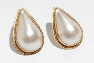 Appraisal: Teardop Mabe Pearl K Gold Earrings Pair K yellow gold