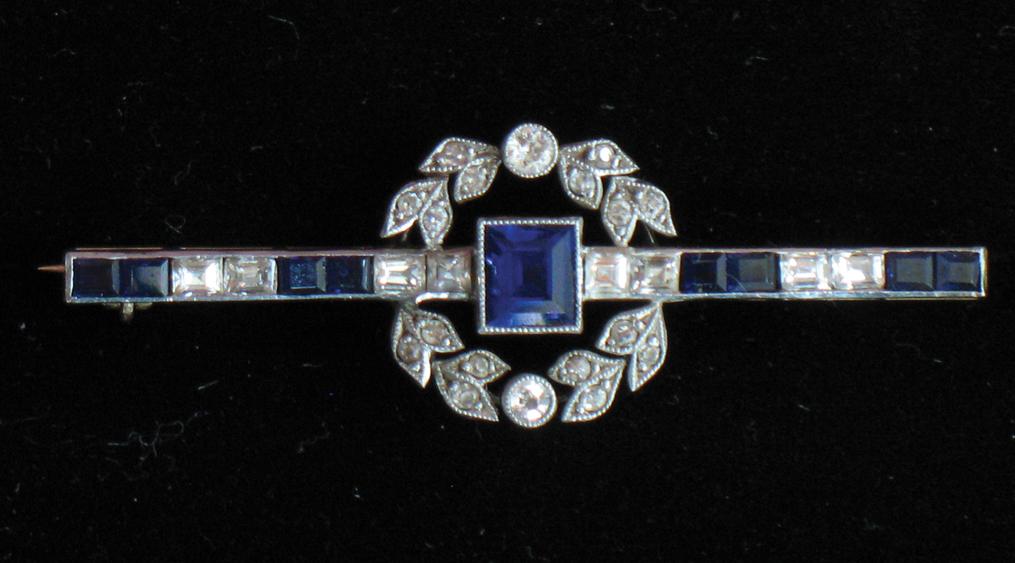 Appraisal: A GEORGE V SAPPHIRE AND DIAMOND BAR BROOCH millegrain-set to