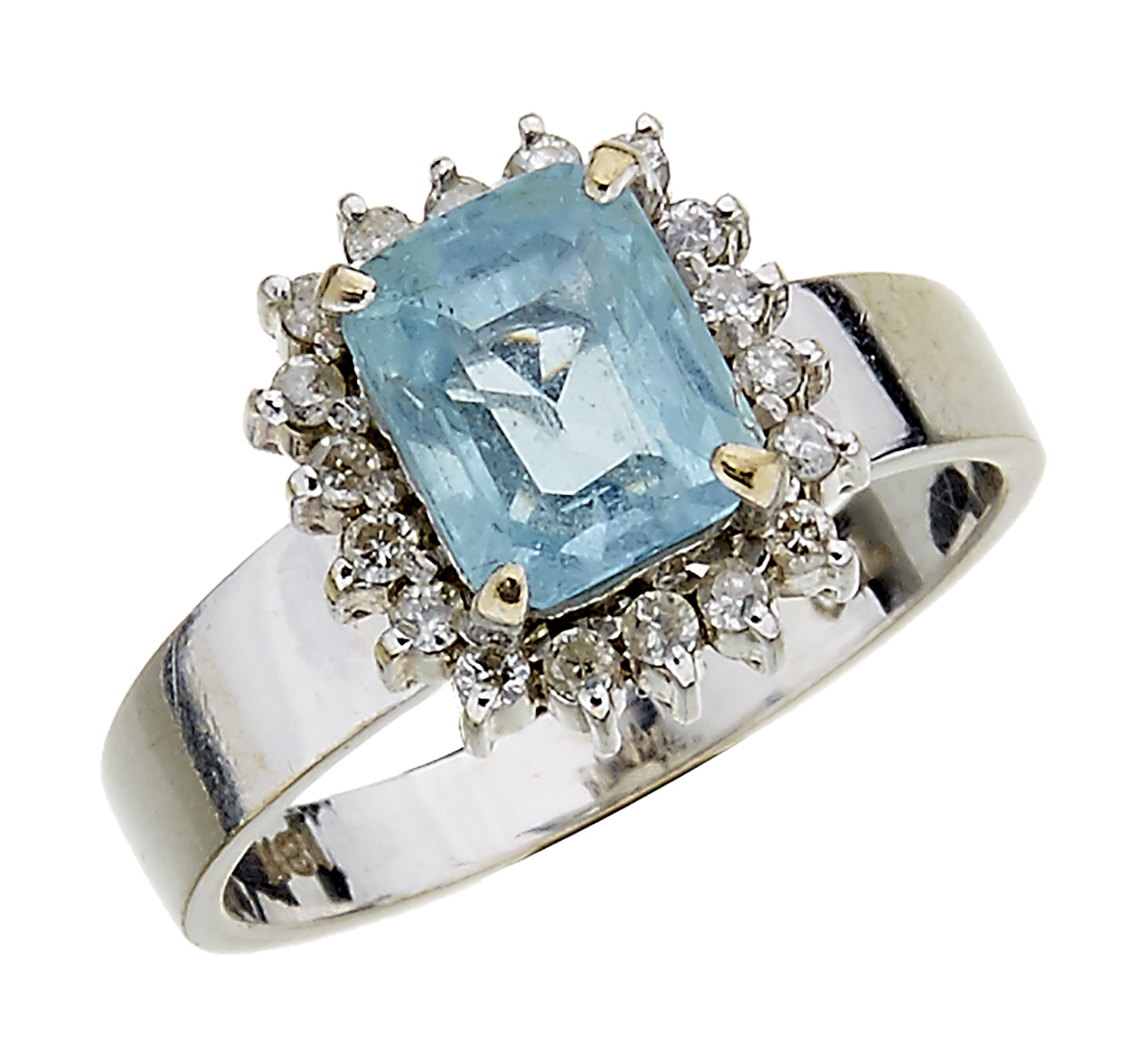 Appraisal: AN AQUAMARINE AND DIAMOND RING Centrally set with an emerald