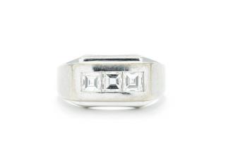 Appraisal: A DIAMOND THREE STONE GENTLEMEN'S RING A DIAMOND THREE STONE