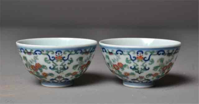 Appraisal: Pair of Chinese Dou Cai Porcelain BowlsMatching pair of Dou