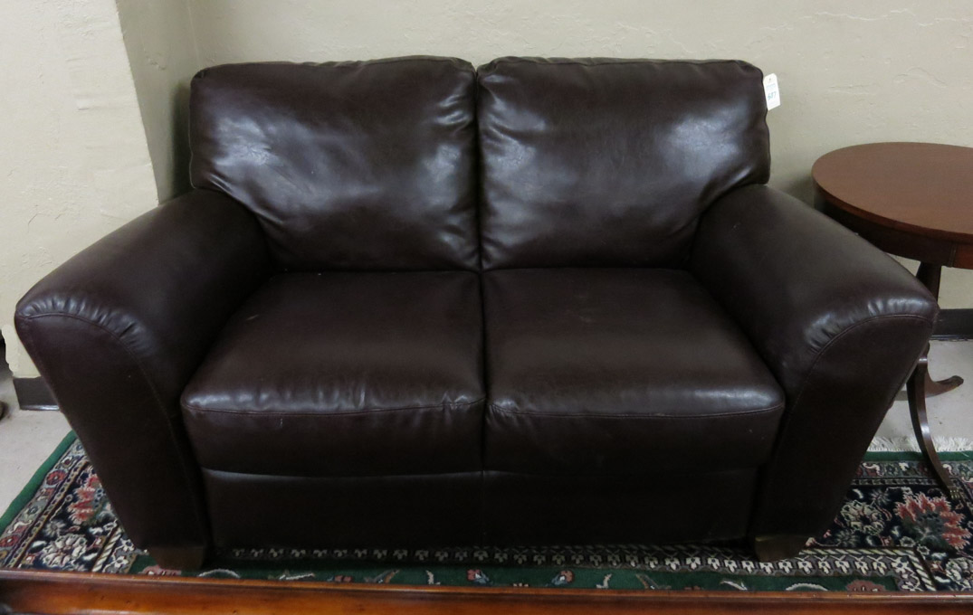 Appraisal: A CONTEMPORARY DARK BROWN LEATHER LOVESEAT made in China L