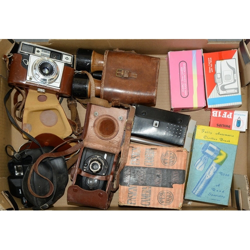 Appraisal: A quantity of vintage cameras to include Agfa Ensign and