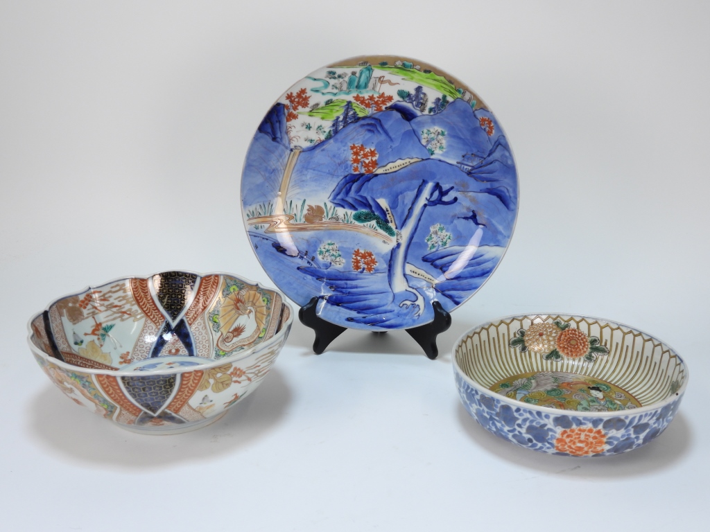 Appraisal: PC JAPANESE IMARI PORCELAIN BOWLS CHARGER Japan th CenturyIncludes a