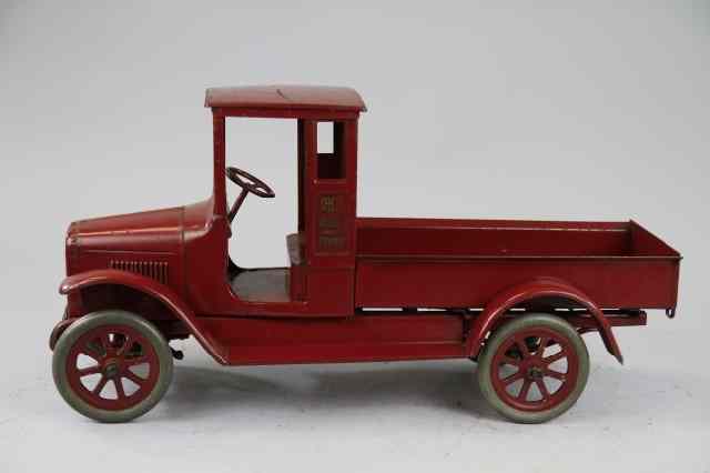 Appraisal: BUDDY 'L' IHC RED BABY EXPRESS TRUCK C 's pressed