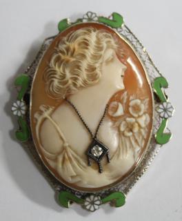 Appraisal: Victorian Shell Diamond Cameo K Gold Setting The carved plaque