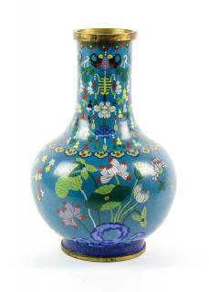 Appraisal: A CHINESE CLOISONNE BOTTLE VASE A CHINESE CLOISONNE BOTTLE VASE