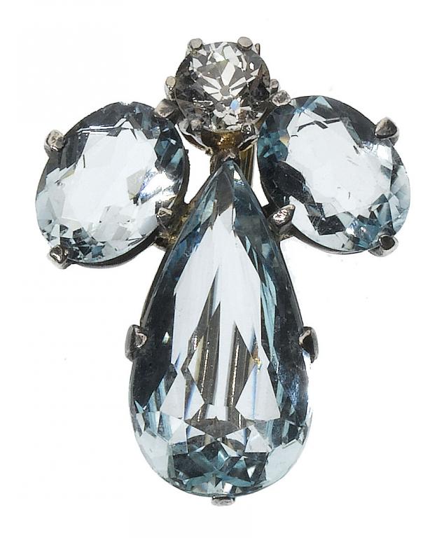 Appraisal: AN AQUAMARINE AND DIAMOND BROOCH with pear and oval shaped