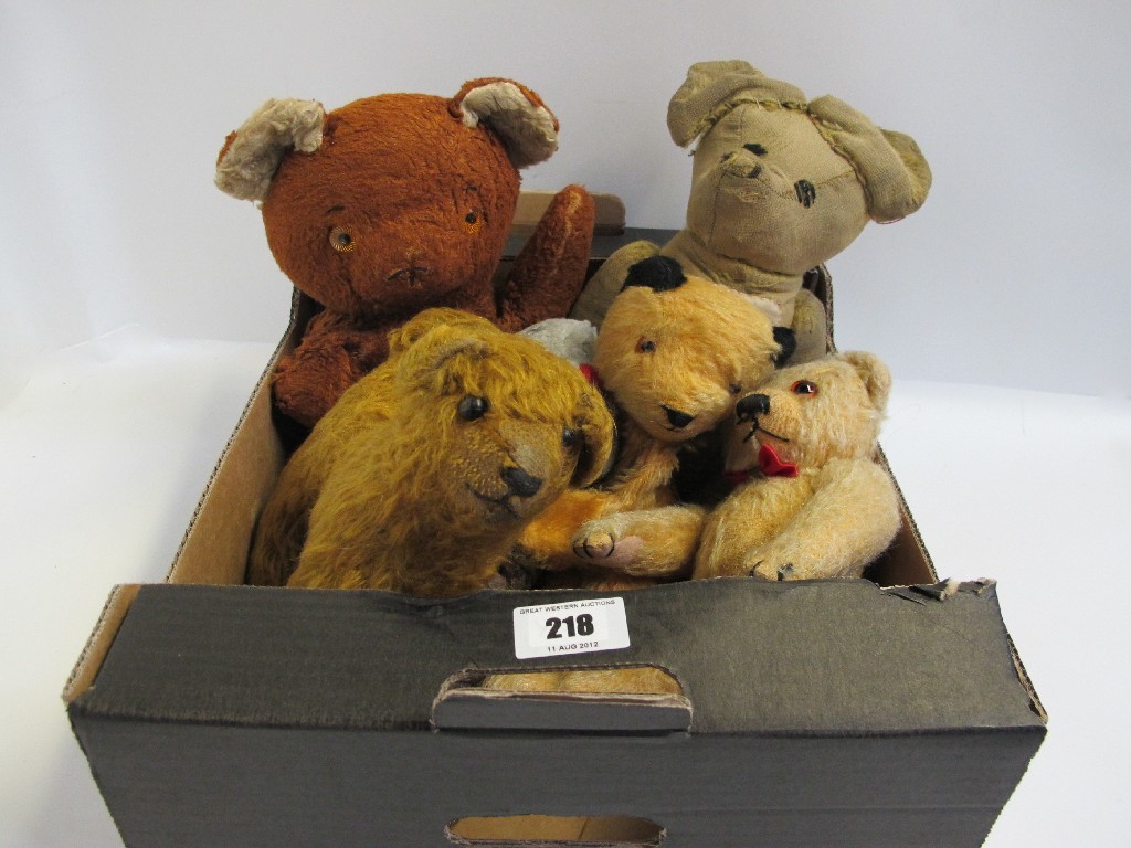 Appraisal: A lot comprising six soft toys - Sooty and Sweep