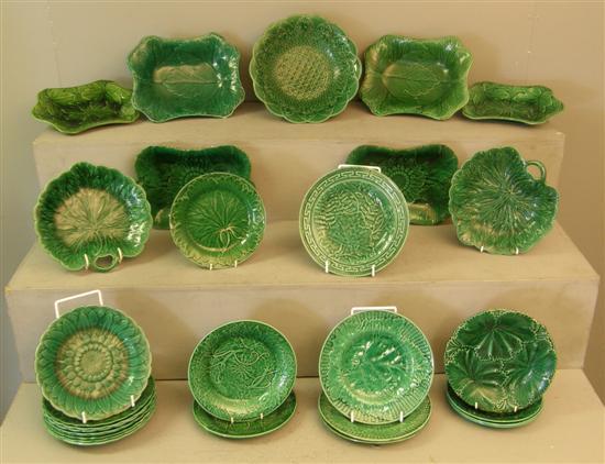 Appraisal: Collection of Victorian green leaf ware comprising nine Wedgwood plates