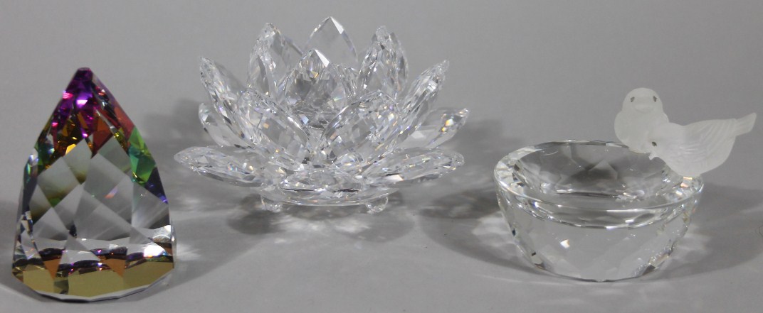 Appraisal: Various Swarovski crystal comprising a flash glass paperweight of shaped