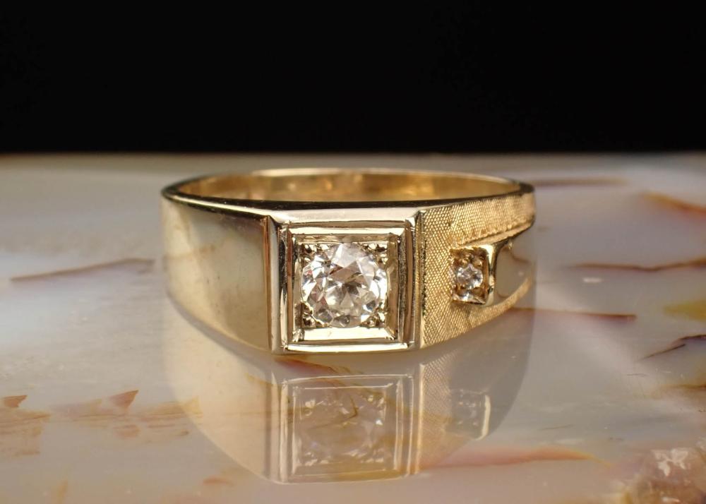 Appraisal: MAN'S DIAMOND AND TEN KARAT GOLD RING set with one