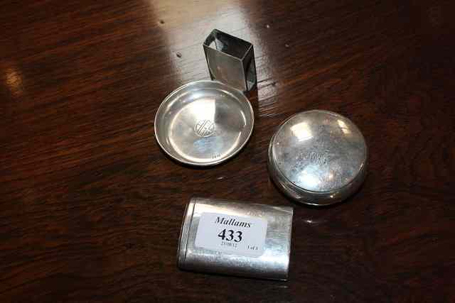 Appraisal: A SILVER VESTA CASE with rectangular and oval body and