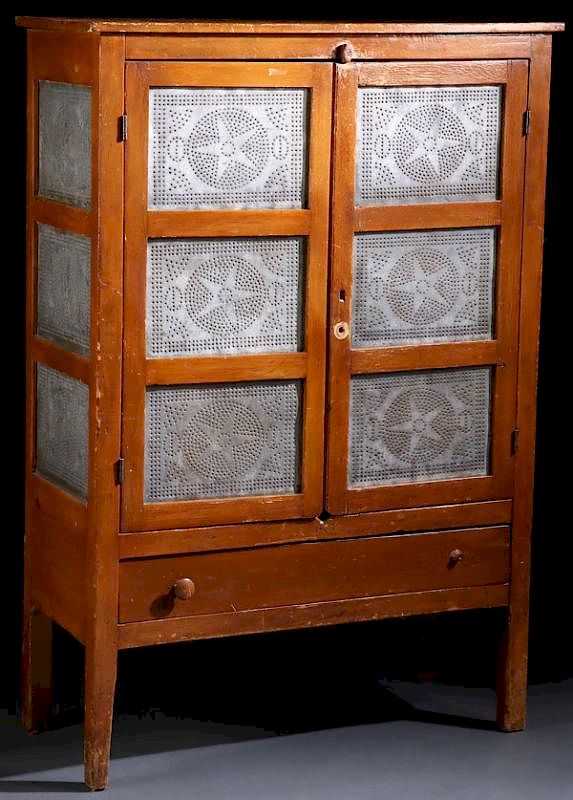 Appraisal: AN AMERICAN PINE PIE CABINET TH CENTURY AN AMERICAN PINE