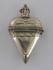 Appraisal: A Scandinavian silver plated heart shaped hovedvandsaeg or marriage box