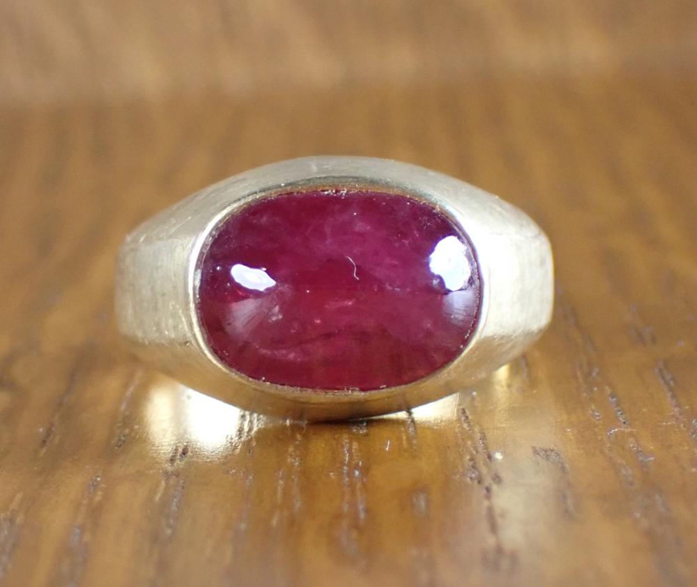 Appraisal: MAN'S RUBY AND EIGHTEEN KARAT GOLD RING bezel set with