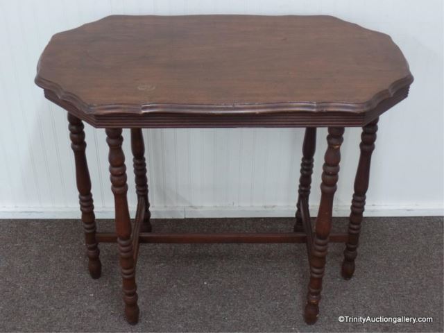 Appraisal: 's Mahogany Leg Oval Side Table This is for a