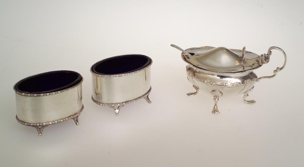 Appraisal: PAIR OF GEORGE V SILVER OPEN SALTS CHESTER each of