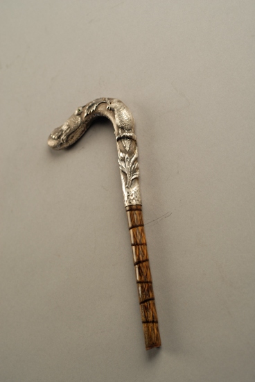 Appraisal: An English Sterling Parasol Handle bearing London hallmarks for and