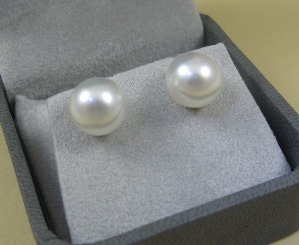 Appraisal: PAIR OF SOUTH SEA PEARL EAR STUDS each k yellow