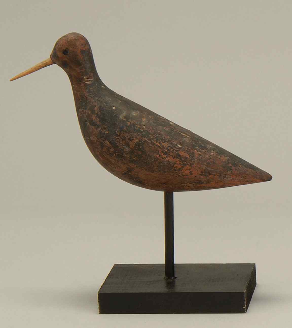 Appraisal: MASSACHUSETTS SHOREBIRD DECOYUnknown carver Old paint showing considerable wear Bill