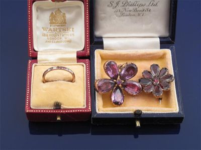 Appraisal: A Victorian amethyst set flower head brooch set in gold